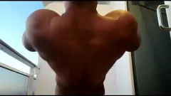 play Demolare senzuală: Amatori cu fundul mare te invită la un duș aburit cu cocoșul său masiv