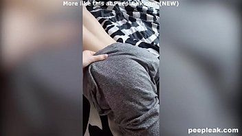 play تستيقظ مع أختها فوق زوجها وتطلب من ديكها أن تلعقها