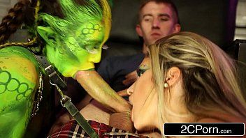 play Xxx zboczeńcy z dwoma stworzeniami są zerżnięci w usta i cipki