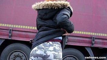 play The trail girl has good sex in pussy with a truck driver as she likes