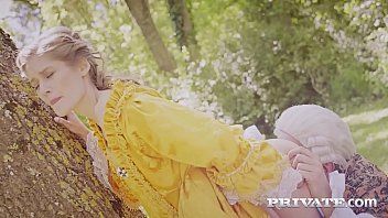 play Sex im Wald mit sexy Tiffany