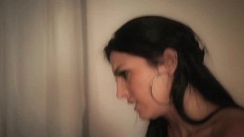 play Xnxx avec une brune qui avale du sperme