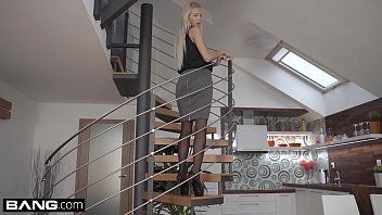 play Stripper sexy faz sexo por dinheiro com um cliente viril