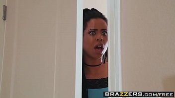 play Filmy Xnxx bez tłuszczu ruchają swoją kochankę obok żony w łóżku