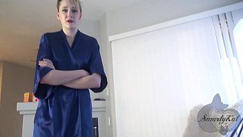 play Des albums avec des femmes nues mettent à nu son mal de tête lors des relations sexuelles