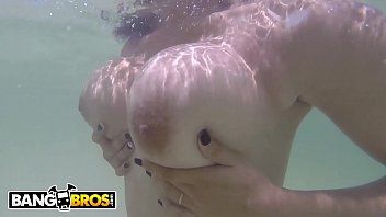 play Xnxx gute starke Frauen xnxx gibt ihm Schwanz in den Bergen xxl