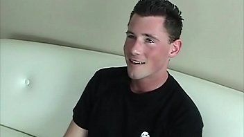 play Le sexe anal fait profondément dans le cul avec une fille très mignonne