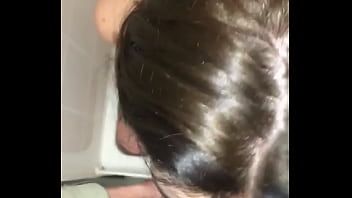 play Hermosas mujeres que chupan en la ducha