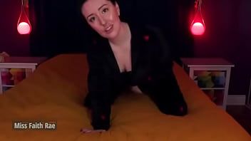 play La fille est fidèle à celle qui pénètre le hardcore