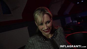 play Die Blondine hat wunderschöne Brüste und liebt es, den Schwanz ihres Partners zu lecken