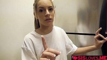 play Wkłada całego penisa do jej porno gardła i kończy go w jej gardle xxx, gdy dojrzewa, jej piersi podskakują