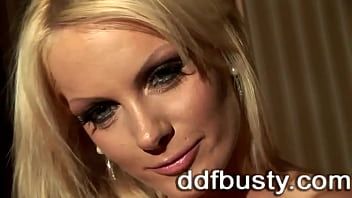play Blonda cu fundul frumos si mare careia adora sa faca xxx oral partenerului ei tatuat