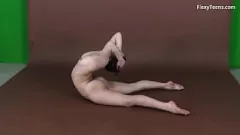 play Habilidades de yoga desnuda de Flexi Teen Rima: tetas grandes, culo más caliente y coño de gimnasta