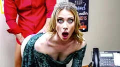 play La belle-mère aux gros seins Anya Olsen baisée par le principal Ryan Mclane au bureau