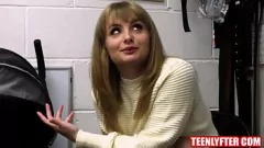 play Prins Red-Hand: Blonde Teen Shoplifter devine hardcore dracu pentru a fura dildo-uri